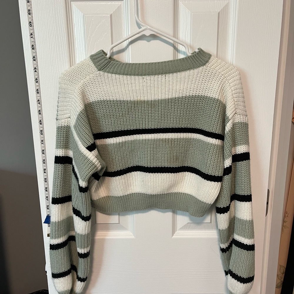 Cropped Stripped Sweatshirt